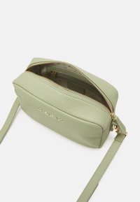Valentino Bags BRIXTON - Torba preko tijela - salvia