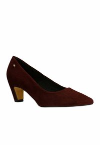 Pompa bassa in suede bordeaux con punta affilata, fodera interna nera e un'accademia dorata sul retro del tacco per un tocco di stile in più.