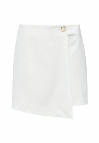 Biała spódnica w stylu owijanym o gładkiej teksturze, z złotym guzikiem po boku. Asymetryczny krój, długość powyżej kolana.
