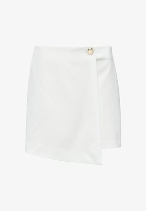 Biała spódnica w stylu owijanym o gładkiej teksturze, z złotym guzikiem po boku. Asymetryczny krój, długość powyżej kolana.