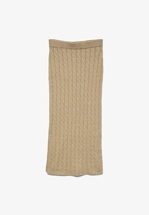 Beige gestrickter Midirock mit einem Zopfmuster und einem gerippten Bund, flach gegen einen weißen Hintergrund präsentiert.