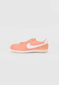 Nike Sportswear - CORTEZ UNISEX - Sneakers basse - apricot agate/white Immagine in miniatura 1