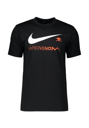 Schwarzes kurzärmliges Nike-T-Shirt mit großem weißen Swoosh, orangem Totenkopf-Icon und dem Text "HYPERVENOM" auf der Brust.