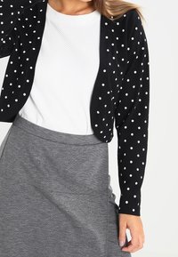 Kaffe Chaqueta de punto - black