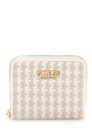 Texturierte Gewebe-Brieftasche in Beige und Weiß, mit goldfarbenem Logo-Detail, Reißverschlussverschluss und glattem kontrastierendem Rand. Kompakte rechteckige Form.