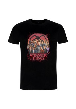 Schwarzes Baumwoll-T-Shirt mit einem farbigen Grafikdruck von Figuren aus "Stranger Things", rotem Text und einem Hintergrundgestaltungselement.