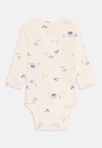 Langärmliger Babybody aus cremfarbener Baumwolle mit einem sich wiederholenden Muster von Tieren, Fahrzeugen und Bauernhofszenen in sanften Pastellfarben.