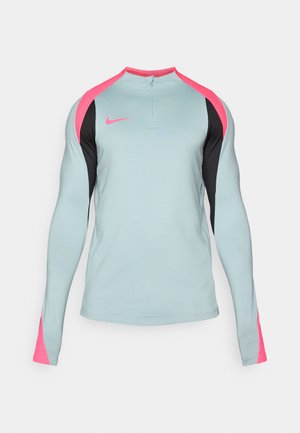 T-shirt de sport à manches longues en bleu clair, avec des accents noirs et des détails en rose vif au niveau des épaules et du col. Comprend une fermeture zippée au cou.