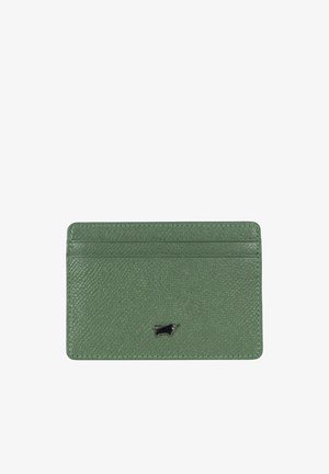Porta carte in pelle verde strutturata con due fessure per carte nella parte superiore e piccolo logo nero del toro al centro in basso.