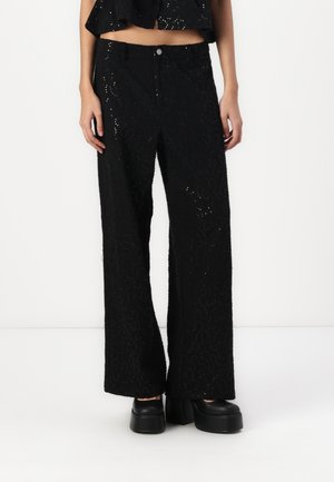 NMTHILDA STRAIGHT PANT - Tygbyxor - black