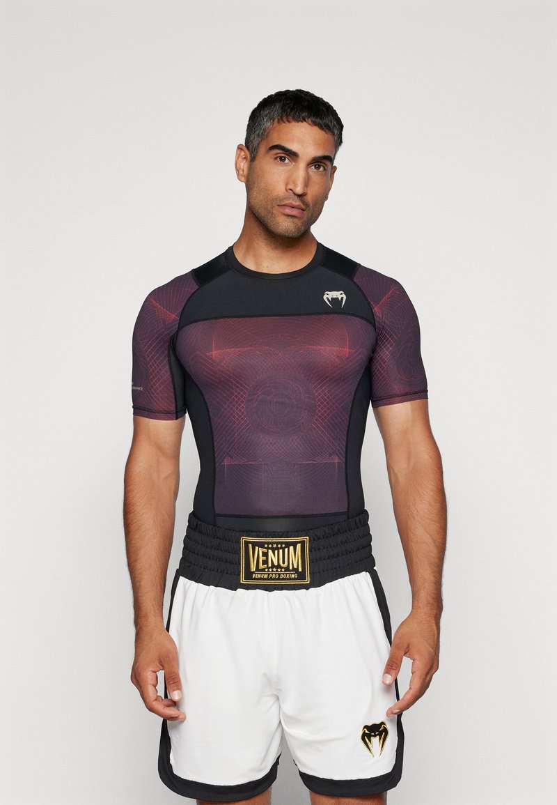 Venum AIR RASHGUARDS - Marškinėliai su spaudiniu - deep black/fire red