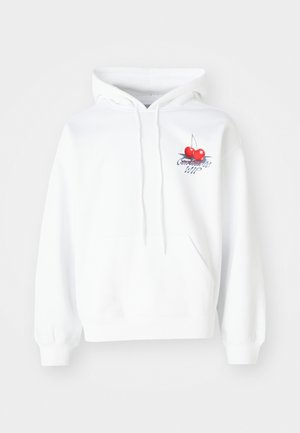 Felpa bianca con una grafica di due ciliegie rosse, un contorno e scritte blu. Presenta una tasca a marsupio e cappuccio con cordino.
