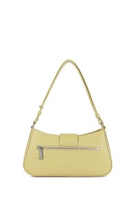 Gele leren handtas met een gebogen vorm, enkele schouderriem, voorvak met rits en een vlak sluitpaneel. Gladde textuur.