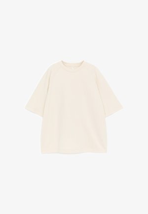 Cremeweißes, übergroßes Sweatshirt mit kurzen Ärmeln, Rundhalsausschnitt und Raglanärmeln, flach auf weißem Hintergrund liegend.