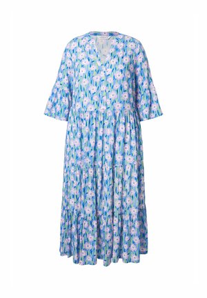 Sininen kukallinen mekko, jossa on V-aukko, lyhyet kellohihat, kerroksellinen hame ja suuri vaaleanpunainen kukkakuosi vihreiden yksityiskohtien ympärillä.