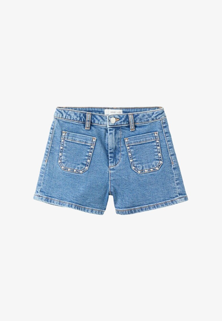 Shorts en denim bleu avec poches avant décorées de clous argentés, fermeture par bouton et passants pour ceinture.