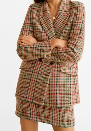 Checkered blazer and skirt set in multicolored tweed fabric. Features a double-breasted design, notched lapels, and front pockets.