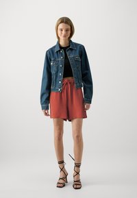 Vero Moda VMALVA  - Šortky - marsala