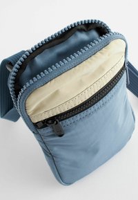 Next Axelremsväska - blue stone colourblock