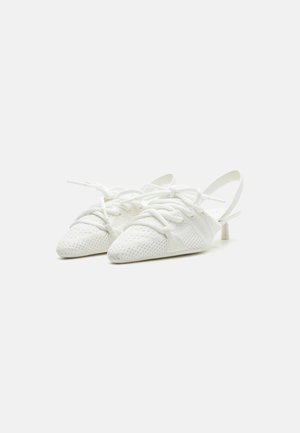 Poradie 14: Armani Exchange - DECOLLETE SHOE - Svadobné topánky