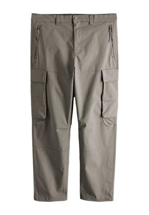Hellbraune Cargohosen mit Reißverschlusstaschen an der Vorderseite, seitlichen Taschen mit Knopflappen, Gürtelschlaufen und einem Knopfverschluss an der Taille.