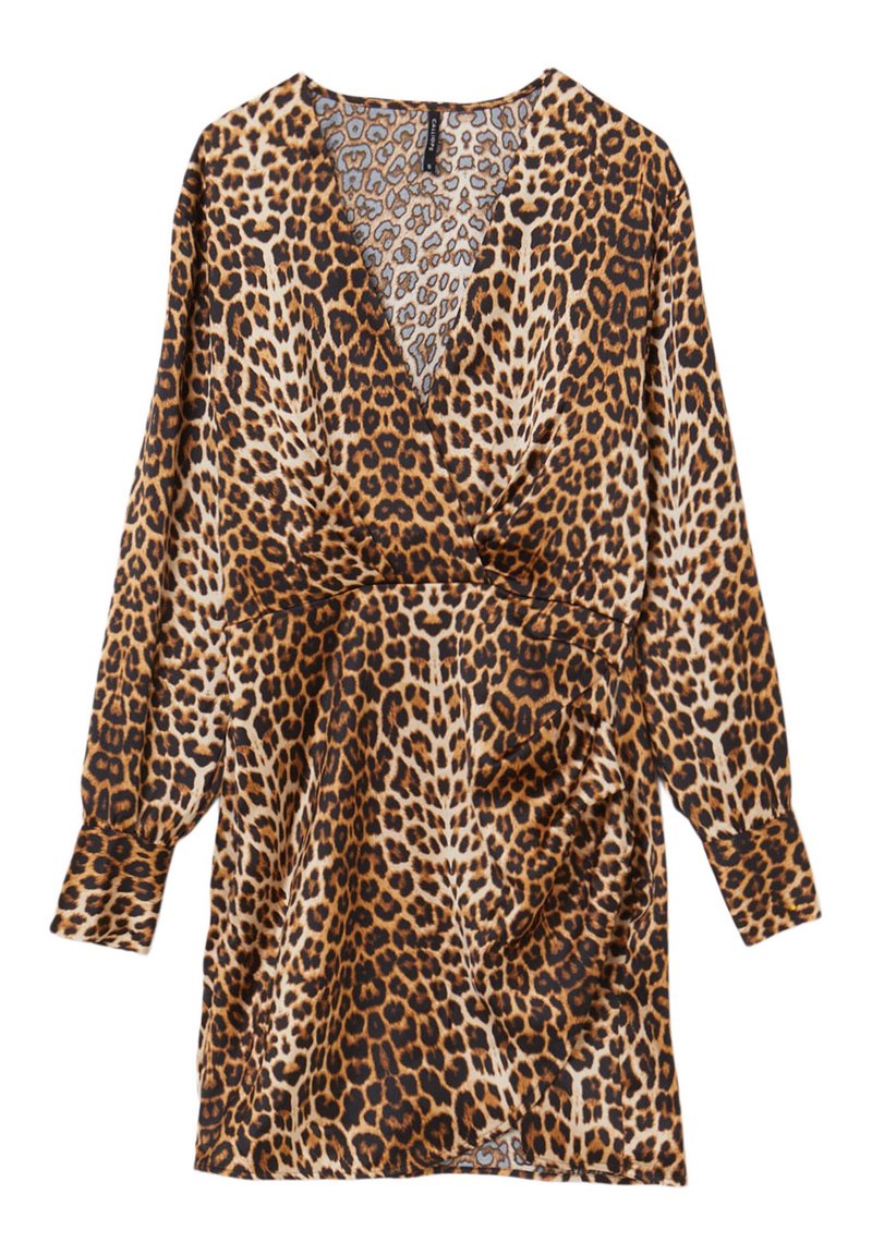 Abito con stampa leopardata, maniche lunghe, scollatura a V e vita arricciata. Realizzato in un tessuto morbido, presenta una combinazione di motivi marroni, neri e beige.