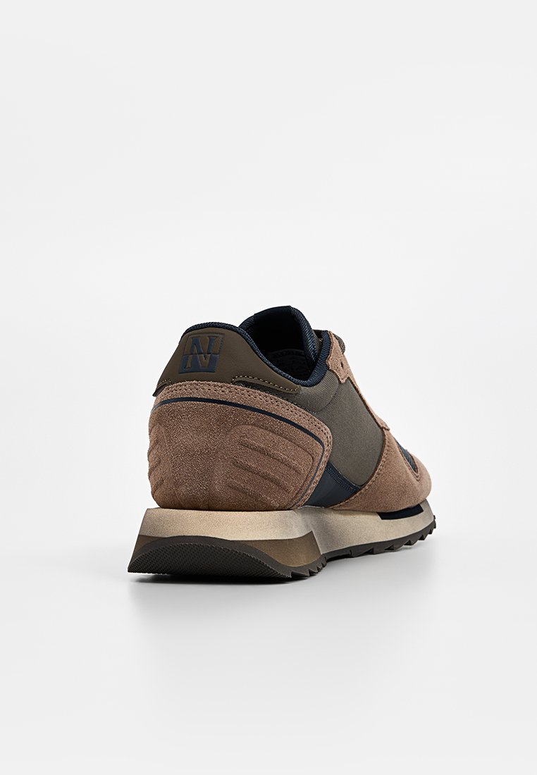 Sneaker low