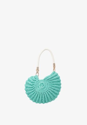 Rund vævet taske i havskumsgrøn med hvid fletet håndtag fastgjort med gyldne låse.