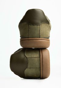 Bershka Sneakers - khaki