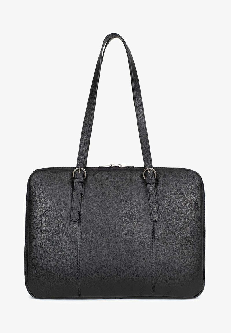 Zwarte leren tote bag met een gladde textuur, twee lange hengsels, zilveren hardware en subtiele stikdetails. Ritssluiting aan de bovenkant.