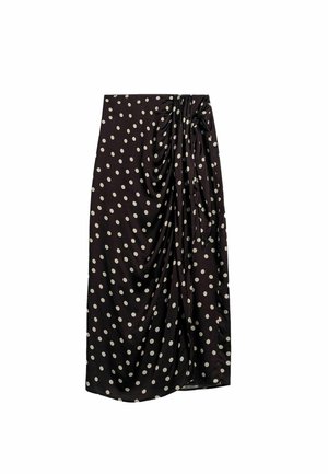 Sort midi-nederdel med hvide polkaprikker, med en rynket detalje og et bånd i siden på et glat stof.