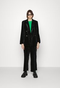 Gestuz JORY TEE - T-shirt estampada - green bee