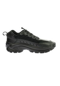 Scarpe sportive nere con upper sintetico testurizzato, chiusura con lacci, colletto imbottito e suola spessa in gomma con scanalature profonde e un tassello per il sollevamento.