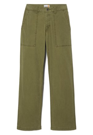 Olijfgroene, wijde broek van katoen met twee grote voorzakken, zichtbare stiksels en een knoopsluiting bij de tailleband.