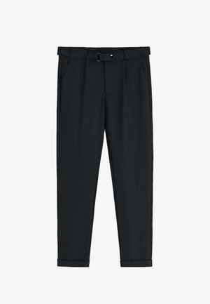 Pantalon noir sur mesure à taille haute, avec passants pour ceinture, fermeture par bouton, poches latérales, et ourlets raccourcis avec revers.