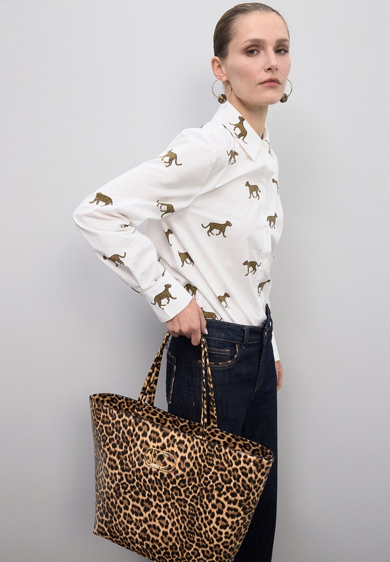 bolso lola casademunt leopardo