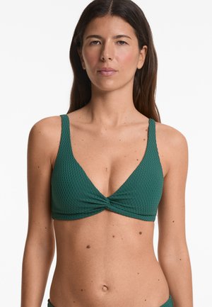 Groene gestructureerde bikini top met een diepe V-vormige halslijn en een gedraaide voorkant, met dunne, verstelbare bandjes.