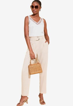 Lipsy Top - white