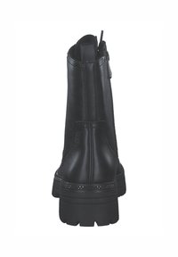 Bottines en cuir noir avec une texture lisse, fermeture éclair latérale et semelle épaisse et robuste. Présente des coutures décoratives et un accent subtil sur le talon.