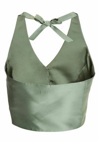 Crop top vert sauge en satin avec encolure en V et lien à nouer dans le dos, coupe ajustée avec texture lisse.