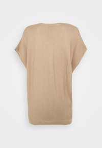 Beige strikket top med en afslappet pasform, der har korte ærmer, en rund halsudskæring og en glat tekstur. Vist fra ryggen.