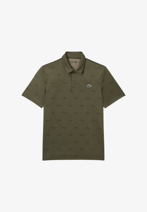 Olivgrünes Poloshirt aus glattem Stoff, mit einem wiederholten Logomuster und einem kleinen gestickten Logo auf der Brust.