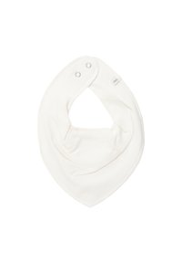 Blødt hvidt baby bandana smæk med to metal knaplukninger og et lille stofmærke på en ensfarvet hvid baggrund.