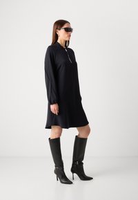 Marc Cain Trikotaažkleit - black