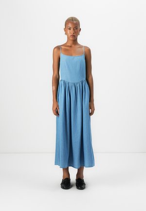 SCOOP NECK DIPPED WAIST MIDI - Vestito di jeans - blue denim