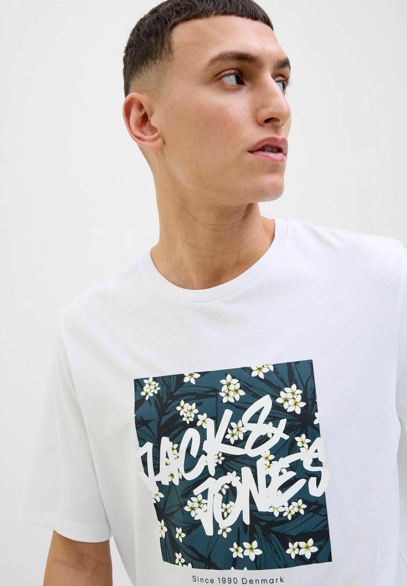 Jack Jones LOGO RUNDHALSAUSSCHNITT T-Shirt print white