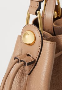 Furla SFERA MINI BUCKET BAG - Borsa a tracolla - deserto