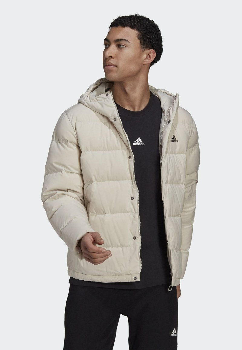 adidas Sportswear HELIONIC HOODED DOWN - Daunenjacke - beige