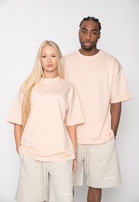 Unselected, peach powder