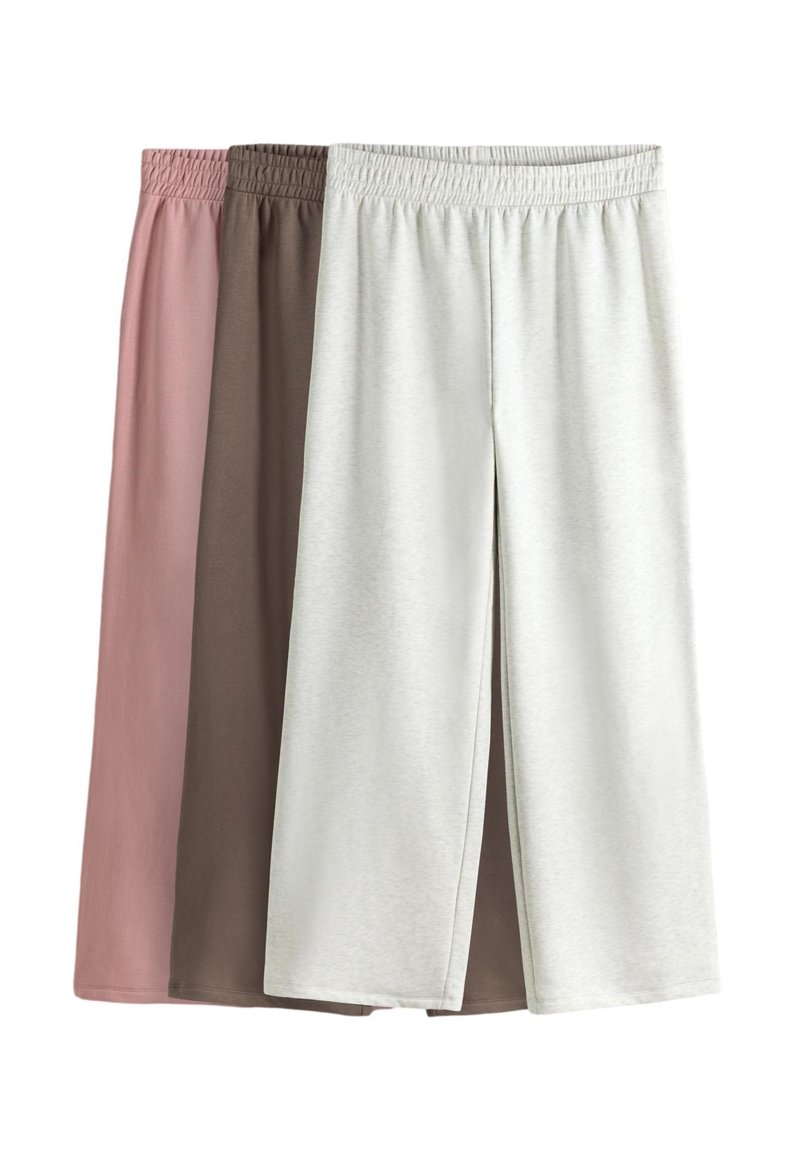 Tre par shorts i mjuk, elastisk tyg med resårmidja. Färger: pastellrosa, brun och off-white.
